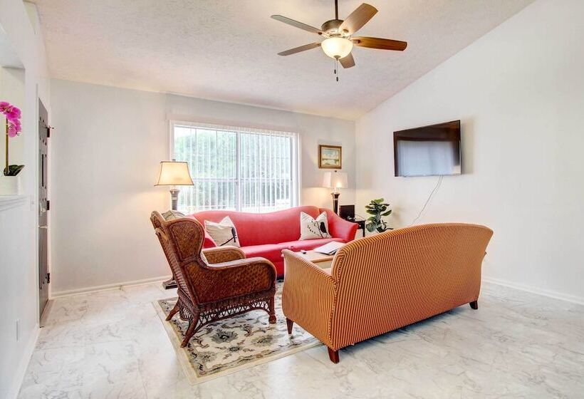 Peaceful Savannah Home   11 Mi To Beaches!