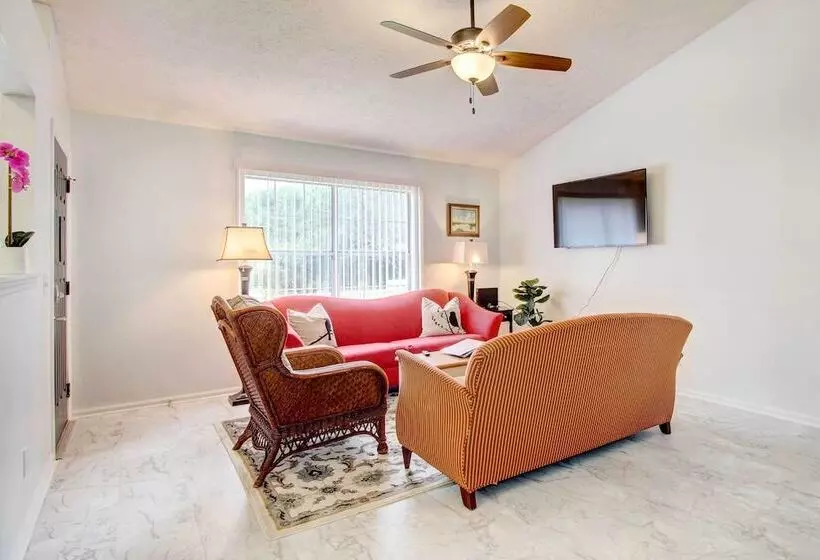 Peaceful Savannah Home   11 Mi To Beaches!