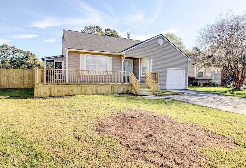 Peaceful Savannah Home   11 Mi To Beaches!