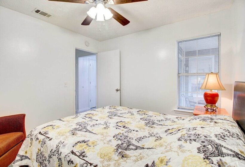 Peaceful Savannah Home   11 Mi To Beaches!