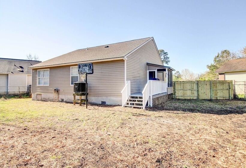 Peaceful Savannah Home   11 Mi To Beaches!