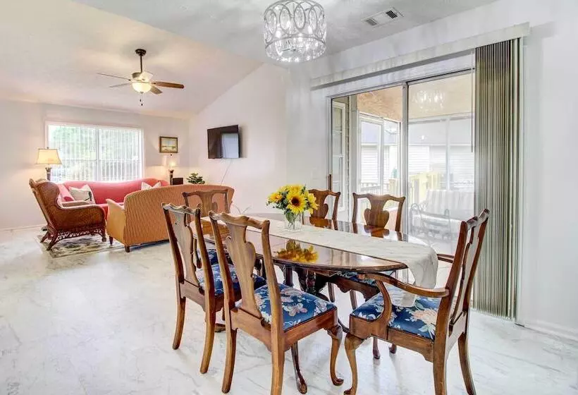 Peaceful Savannah Home   11 Mi To Beaches!