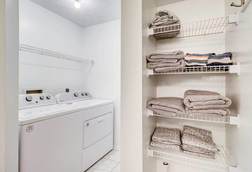 Peaceful Savannah Home   11 Mi To Beaches!