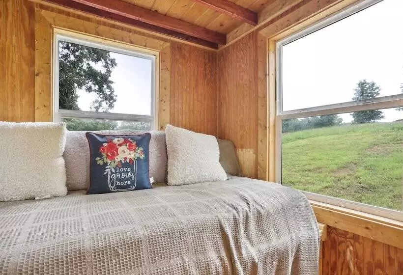 Pendergrass Tiny Home Cabin On Pond W/ Fire Pit!