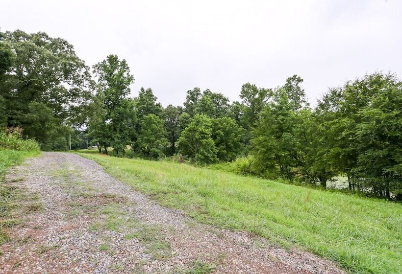 Pendergrass Tiny Home Cabin On Pond W/ Fire Pit!