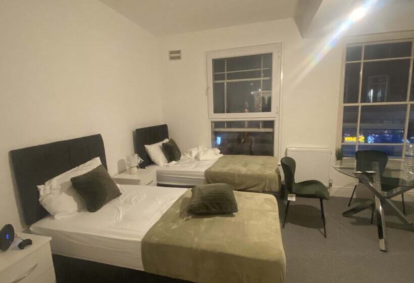 פנסיון Cosy 3bd Guesthouse. Private Bathrooms