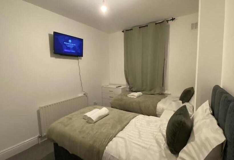 פנסיון Cosy 3bd Guesthouse. Private Bathrooms