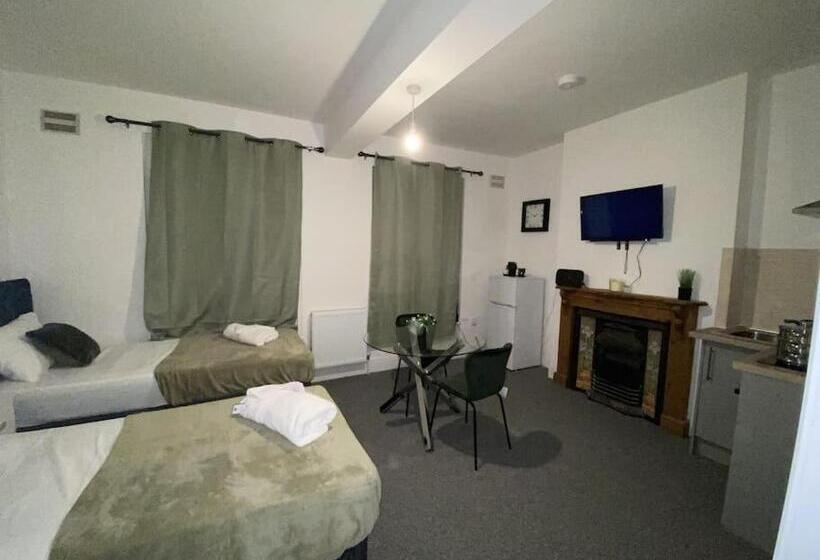 פנסיון Cosy 3bd Guesthouse. Private Bathrooms