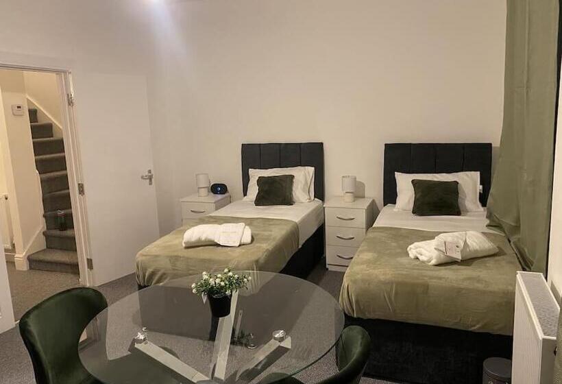 פנסיון Cosy 3bd Guesthouse. Private Bathrooms