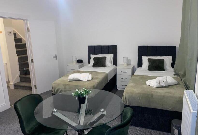 פנסיון Cosy 3bd Guesthouse. Private Bathrooms