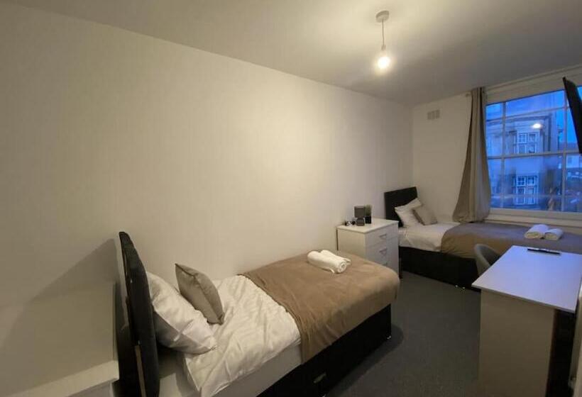 פנסיון Cosy 3bd Guesthouse. Private Bathrooms