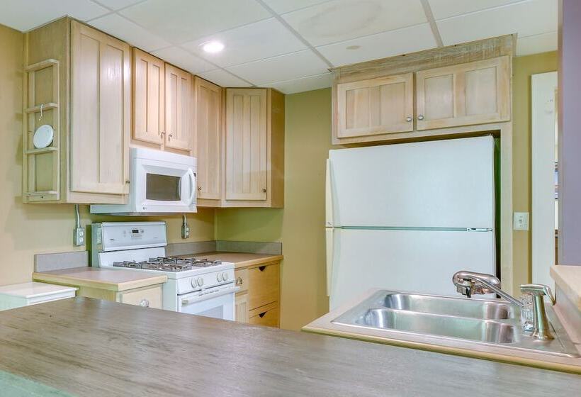 Pet Friendly Conyers Cabin 23 Miles To Atlanta!