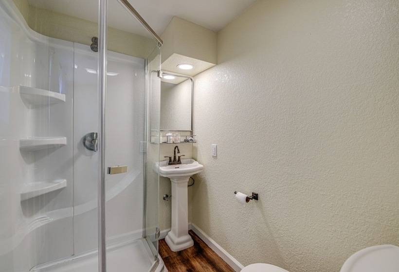 Pet Friendly Cottage ~ 8 Mi To Downtown Knoxville!