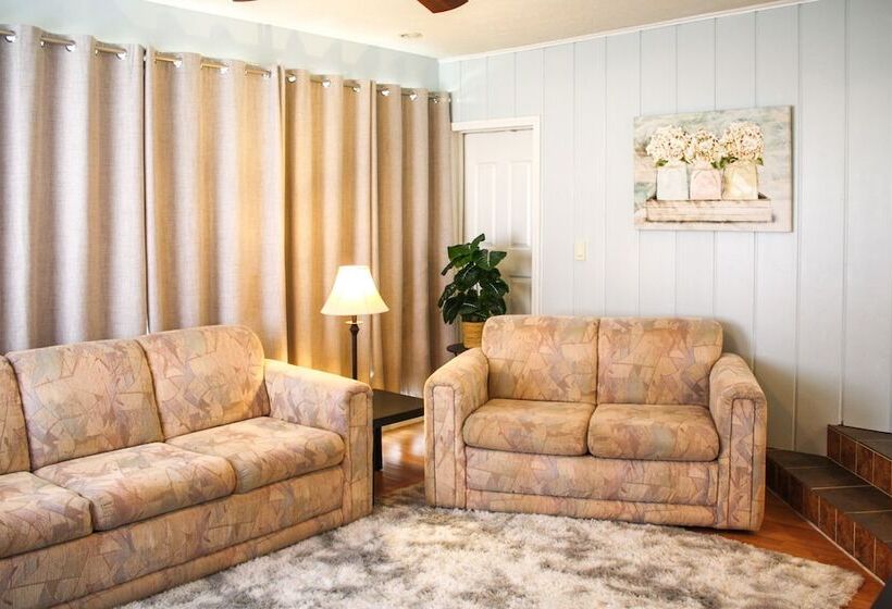 Pet Friendly Michigan Retreat W/ Fire Pit & Yard!