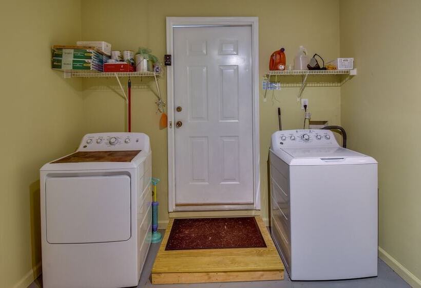 Quaint Athens Retreat ~ 5 Mi To Downtown!