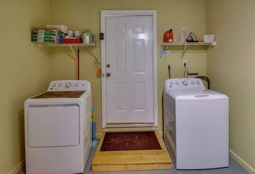 Quaint Athens Retreat ~ 5 Mi To Downtown!