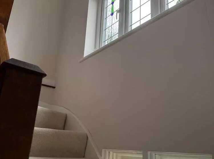 Residenssi Cosy And Lovely 4 Bed House In Stanmore