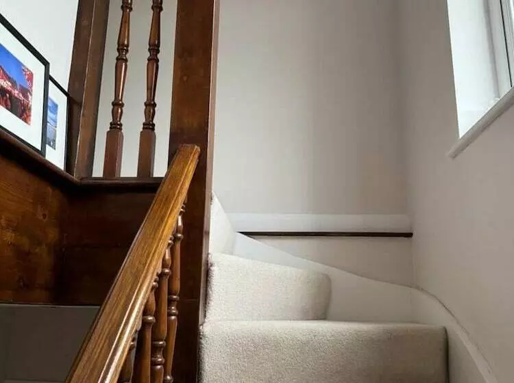 Residenssi Cosy And Lovely 4 Bed House In Stanmore