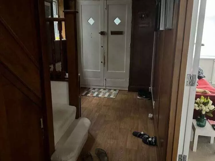 Residenssi Cosy And Lovely 4 Bed House In Stanmore