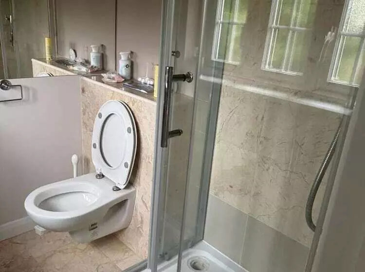 Residenssi Cosy And Lovely 4 Bed House In Stanmore