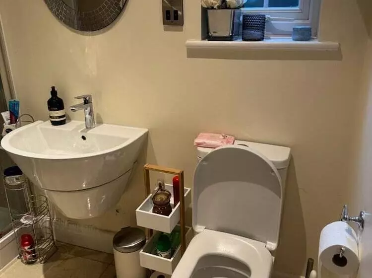 Residenssi Cosy And Lovely 4 Bed House In Stanmore