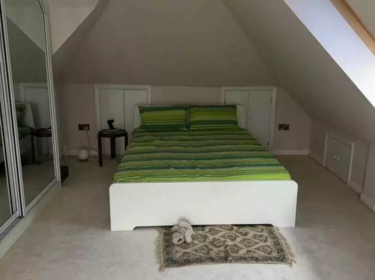 Residenssi Cosy And Lovely 4 Bed House In Stanmore