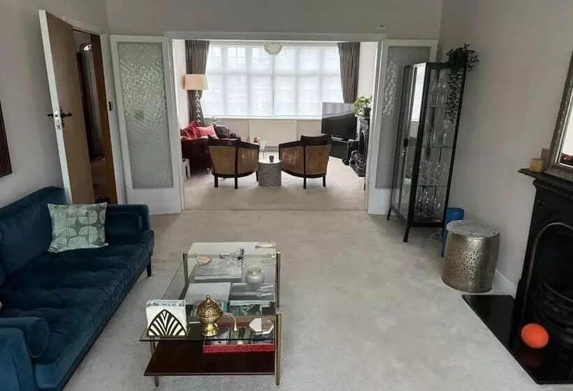 Residenssi Cosy And Lovely 4 Bed House In Stanmore