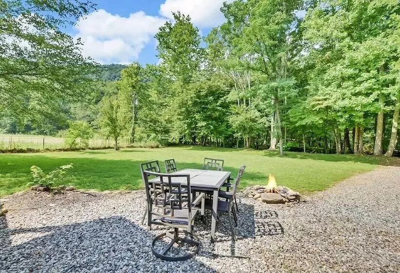 Riverfront Cabin W/ Hot Tub & Mountain Views!