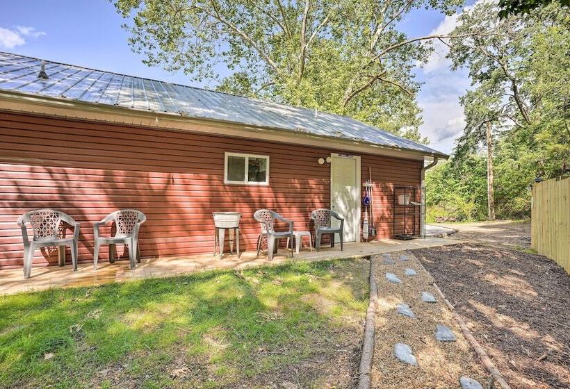 Rock Spring Hideaway W/ Large Yard + Grill!