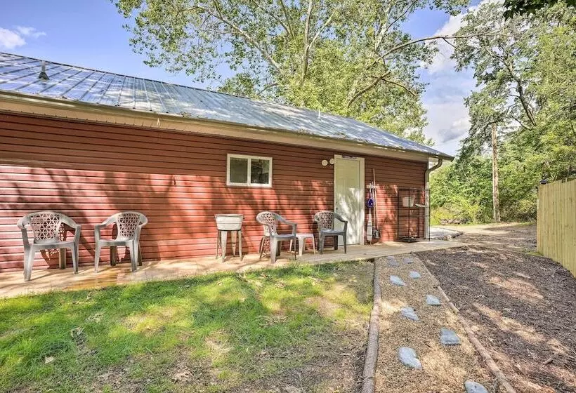 Rock Spring Hideaway W/ Large Yard + Grill!