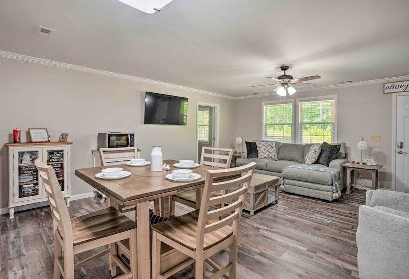 Rock Spring Hideaway W/ Large Yard + Grill!