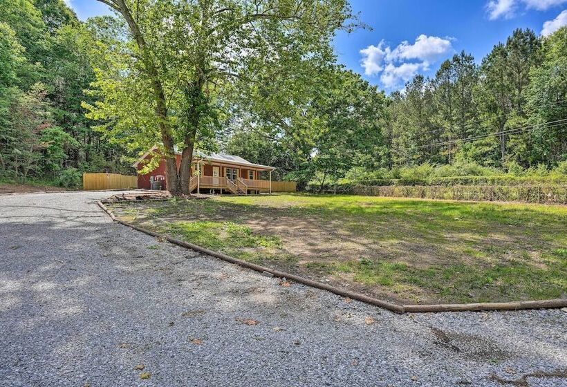 Rock Spring Hideaway W/ Large Yard + Grill!