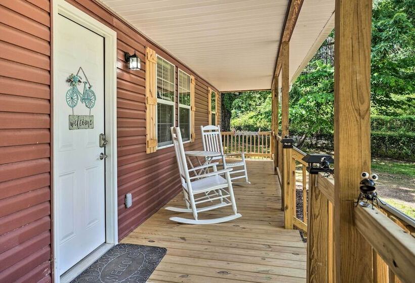 Rock Spring Hideaway W/ Large Yard + Grill!