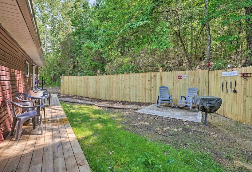 Rock Spring Hideaway W/ Large Yard + Grill!