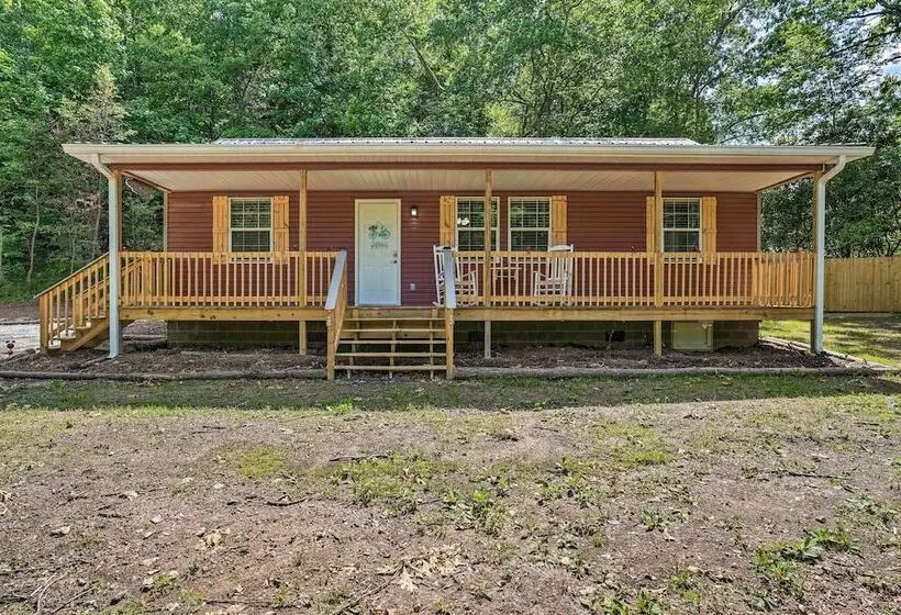 Rock Spring Hideaway W/ Large Yard + Grill!