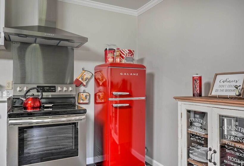 Rock Spring Hideaway W/ Large Yard + Grill!