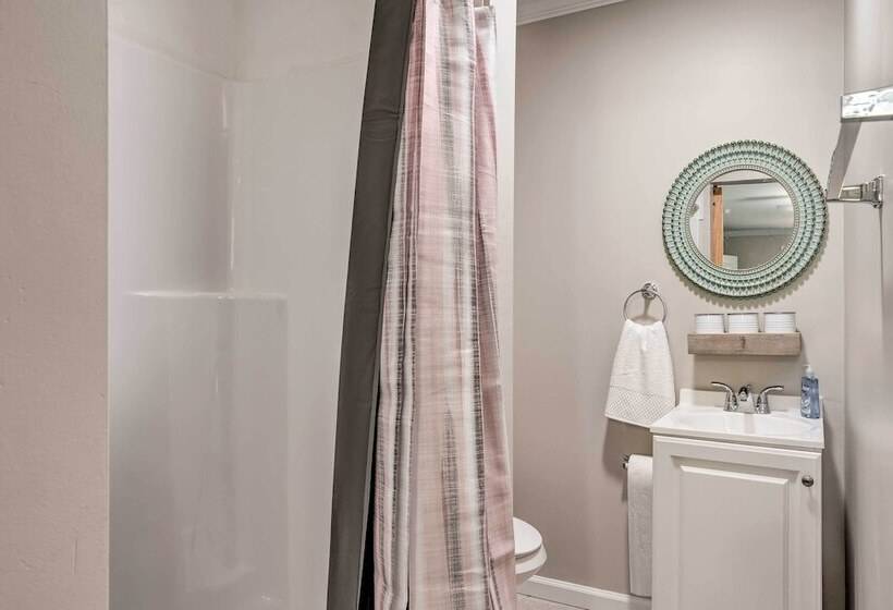 Rock Spring Hideaway W/ Large Yard + Grill!