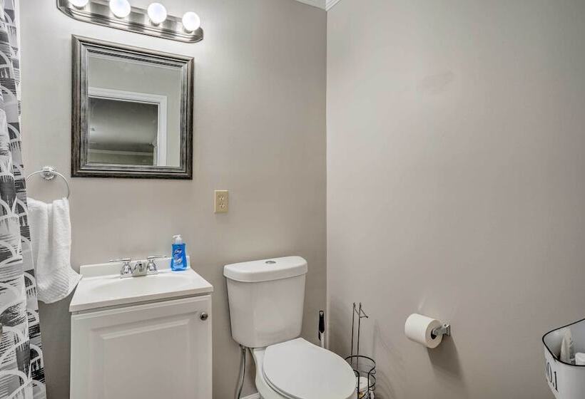 Rock Spring Hideaway W/ Large Yard + Grill!