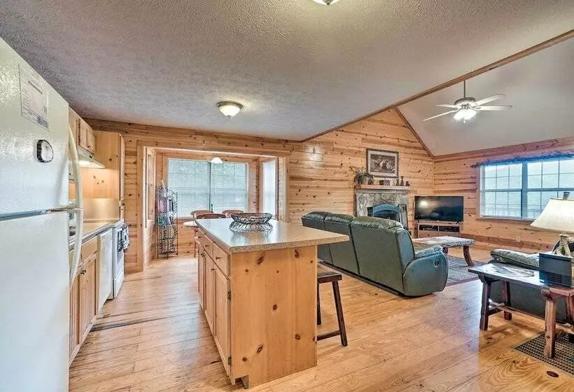 Rustic Young Harris Cabin W/ Fire Pit & Views