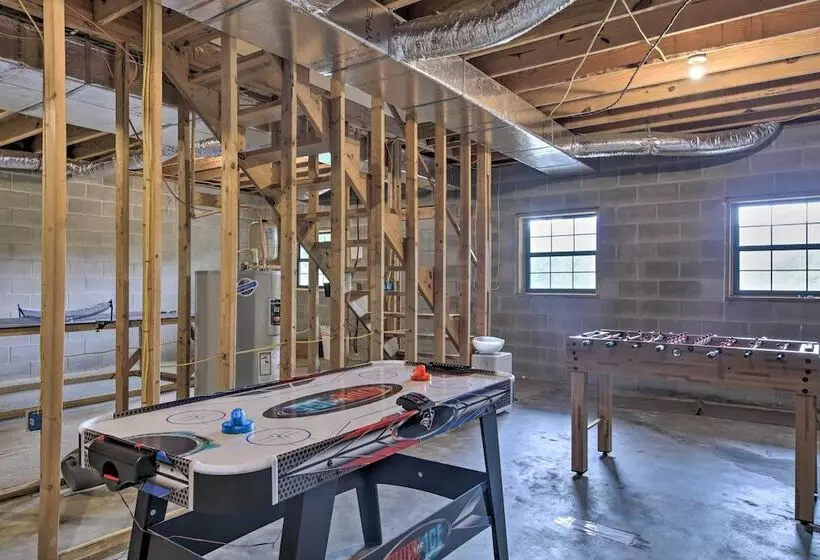 Rustic Young Harris Cabin W/ Fire Pit & Views