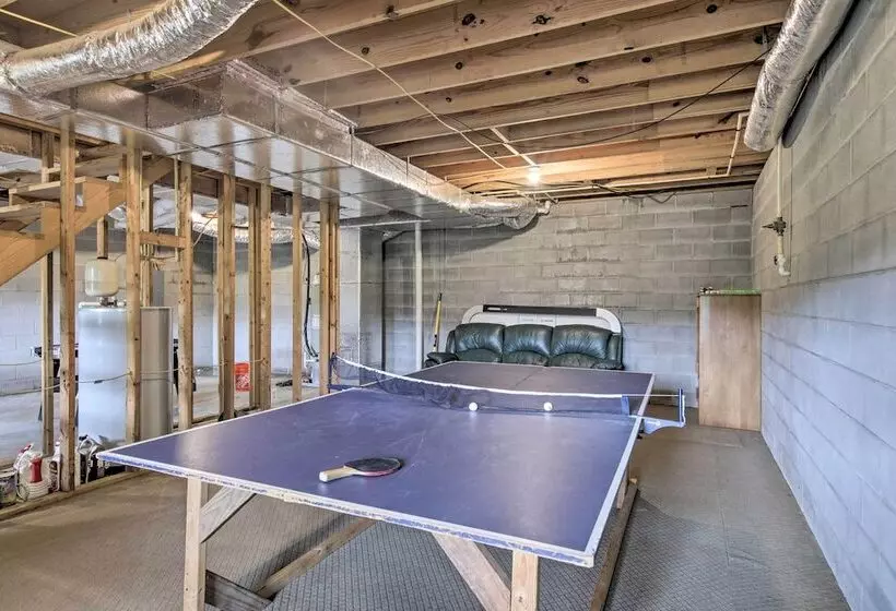 Rustic Young Harris Cabin W/ Fire Pit & Views