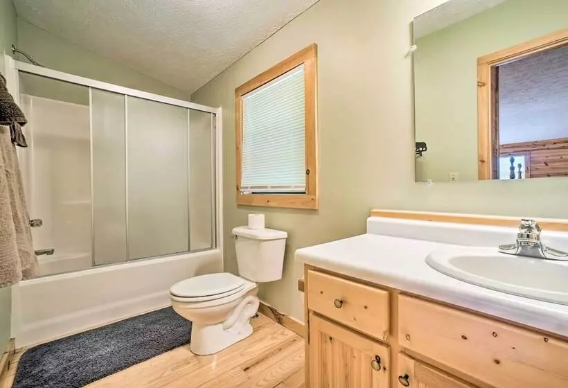 Rustic Young Harris Cabin W/ Fire Pit & Views