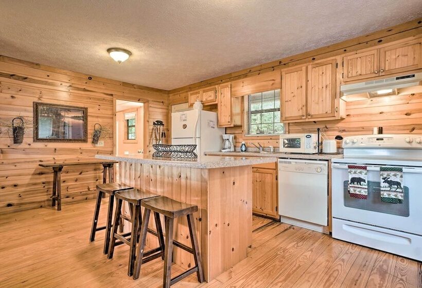 Rustic Young Harris Cabin W/ Fire Pit & Views