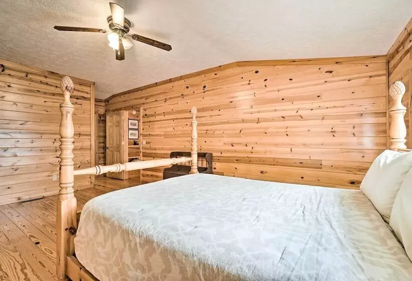 Rustic Young Harris Cabin W/ Fire Pit & Views