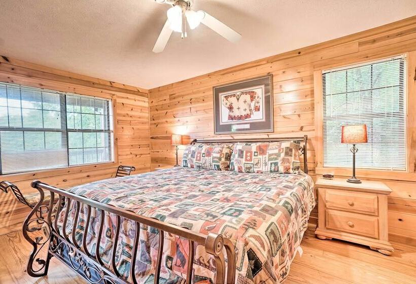 Rustic Young Harris Cabin W/ Fire Pit & Views