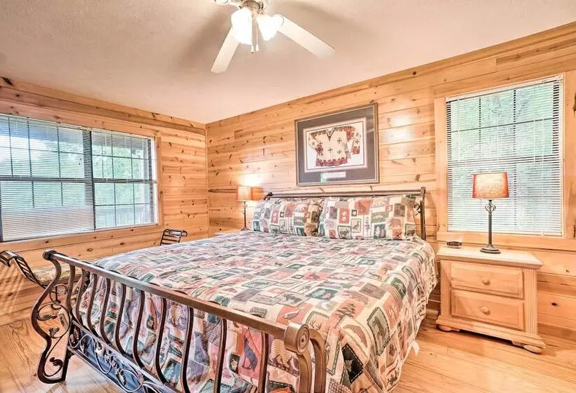 Rustic Young Harris Cabin W/ Fire Pit & Views