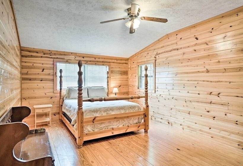 Rustic Young Harris Cabin W/ Fire Pit & Views