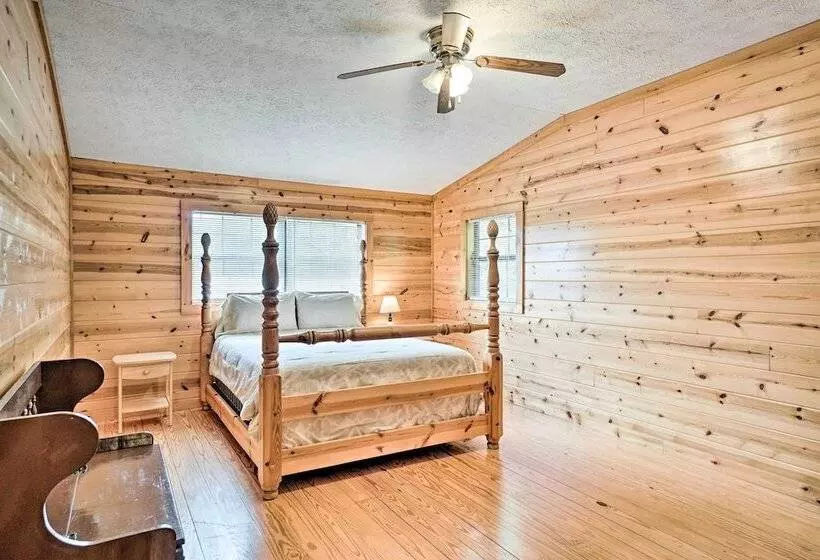 Rustic Young Harris Cabin W/ Fire Pit & Views