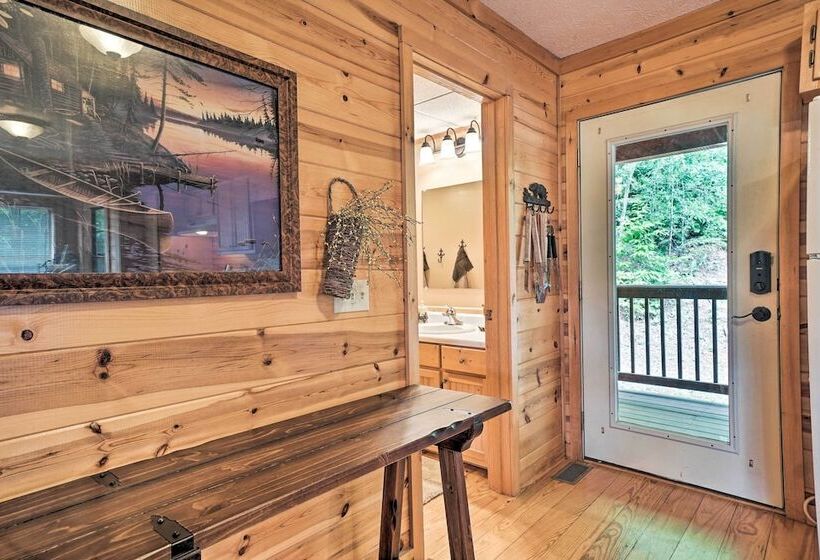 Rustic Young Harris Cabin W/ Fire Pit & Views