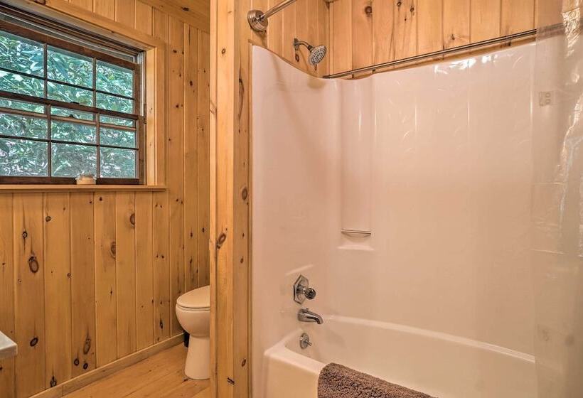 Seed Lake Home On 14 Acres W/ Boat Dock + Kayaks!